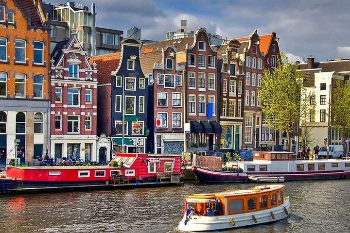 У Амстердамі заборонили відкривати нові сувенірні магазини у центрі міста