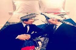 Берлусконі подарував Путіну постільну білизну з їх спільним фото