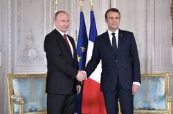 Російські ЗМІ трублять, що Макрон прийняв запрошення Путіна приїхати до РФ