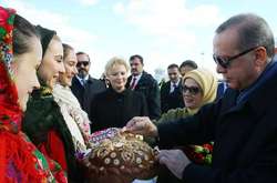 Порошенко встретил президента Турции на Банковой (видео)