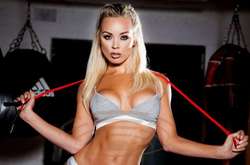 Привабливі ринг-гьорлз, яким є що показати любителям боксу