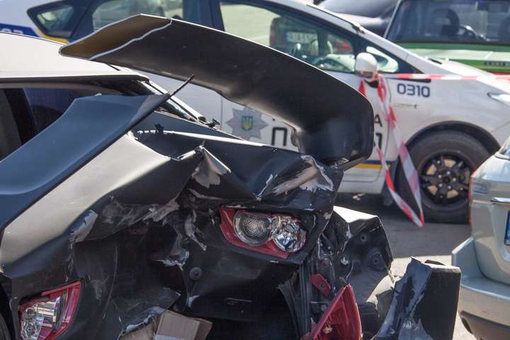 У Дніпрі трапилася ДТП за участю семи авто: є постраждалі