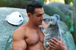 Соблазнительные австралийские пожарные снялись в обнимку с животными (фото)