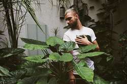 Участник шоу «Топ-модель по-украински» признался, что обожает цветы