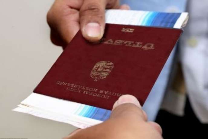 Румунія дає паспорти українцям нерумунського походження, - нардеп