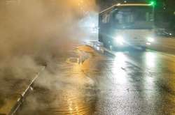 На проспекті Лобановського забило «гаряче джерело» (фото)