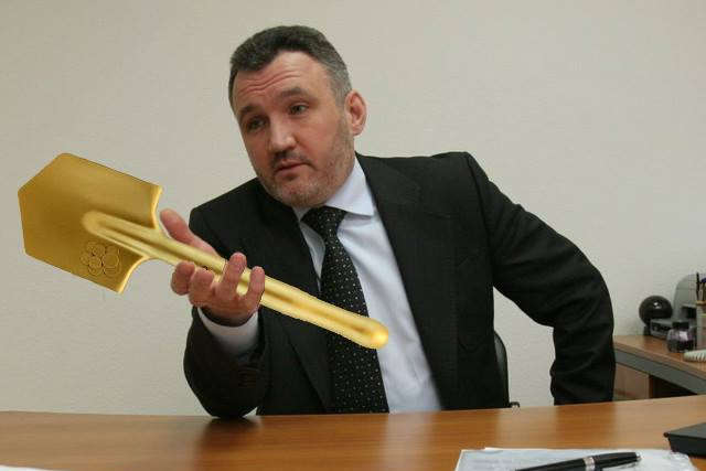 Власнику золотої лопати Кузьміну повідомили про підозру та оголосили в розшук 