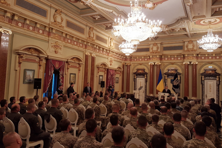 Порошенко присвоїв звання Героя України 45 військовим, 27 із них – посмертно