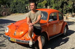 Ведущий «Евровидения» поделился снимками с медового месяца с дочерью миллиардера 