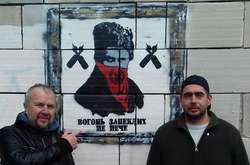 На Грушевського активісти відновили революційний триптих