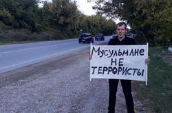 В окупованому Криму затримали активістів, що вийшли на одиночні пікети