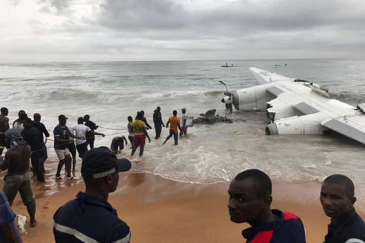 Авіакатастрофа біля берегів Африки: є загиблі