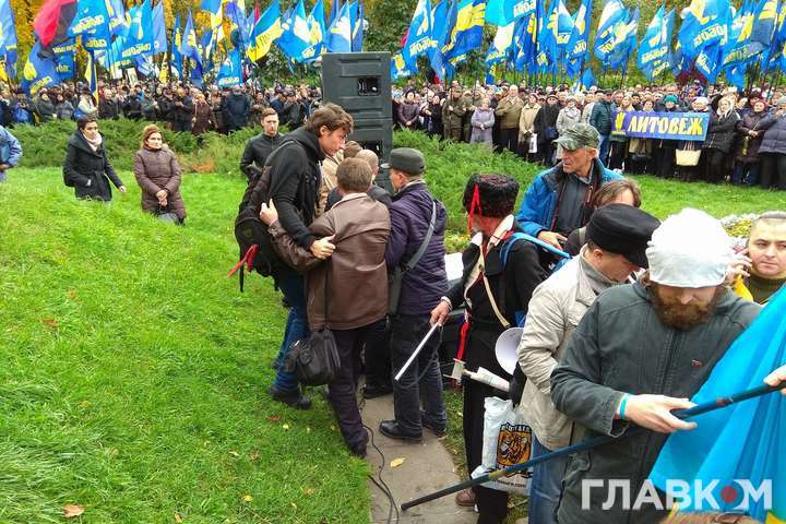 У Києві затримали чоловіка за нацистське вітання