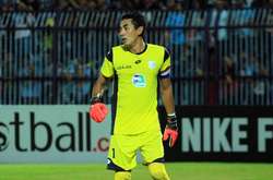 Легендарний індонезійський воротар помер під час матчу (відео)