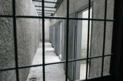 Ув'язнений у СІЗО перерізав собі горло та живіт, – правозахисники