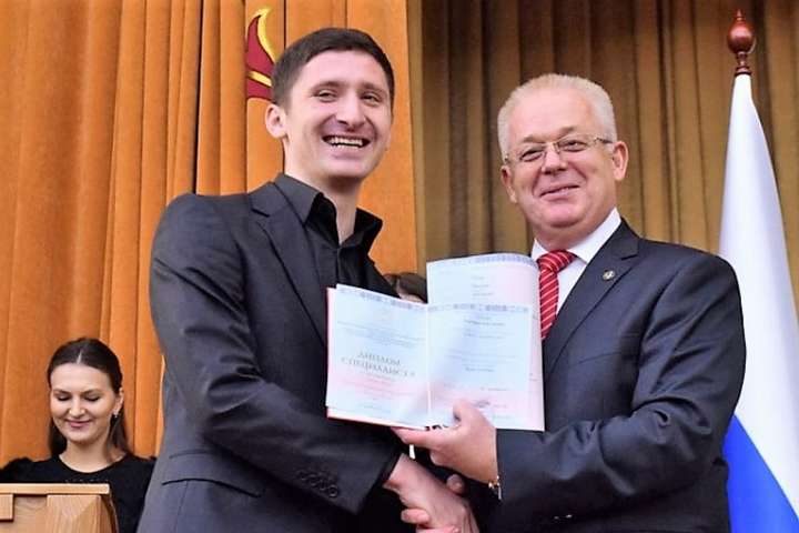 Російський університет видав свої дипломи студентам з окупованого Донбасу