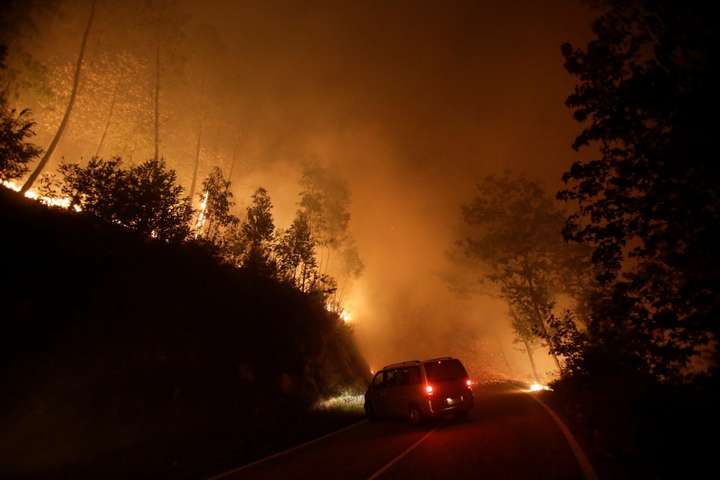 Через лісові пожежі в Іспанії та Португалії загинуло дев’ятеро осіб 