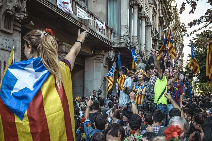 Іспанський суд відправив у в’язницю лідерів двох каталонських організацій