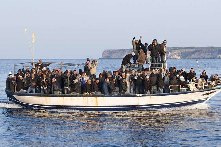 Судно туніського флоту зіткнулося з човном мігрантів: 34 особи загинули
