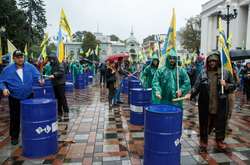 Радикалізація і дестабілізація ситуації в країні, або Кому потрібні протести в Києві?