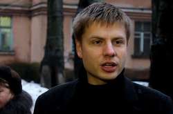 Протестувальники під Радою закидали яйцями нардепа Гончаренка