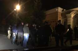 «Автомайданівці» приїхали до резиденції Порошенка