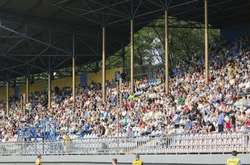 Клуб Прем'єр-ліги зазиває жінок і дітей на свої трибуни безкоштовним чаєм