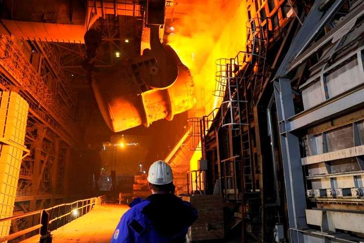 Сумнівний рекорд: виробництво сталі в Україні впало до мінімуму за 20 років