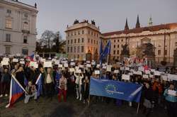 Чехи вышли на проукраинскую акцию против президента Земана