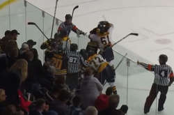 У Канаді молодого хокеїста дискваліфікували на 15 матчів за підступний удар (відео)