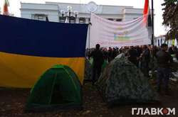 Под Радой продолжаются протесты