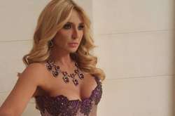 Сняла драгоценности и одела каску: Кума Путина будет строить дома в Украине