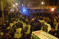 Силовики та активісти на перетині вулиць Грушевського і Липської