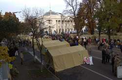 Протесты под Радой: полиция требует убрать палатки с дороги