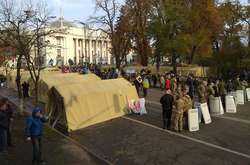 Возле Рады частично восстановлено движение транспорта