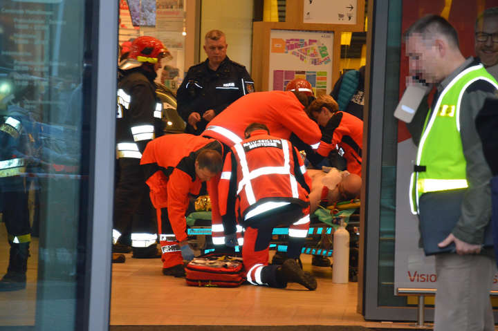 У Польщі чоловік влаштував різанину у гіпермаркеті, є загибла та поранені