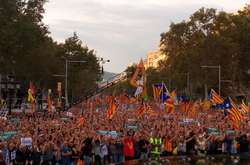 У Барселоні 450 тисяч людей вийшли на мітинг проти обмеження автономії