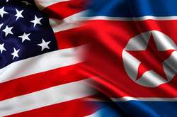 Колаж з прапорів США та Північної Кореї