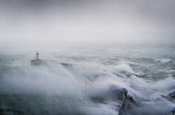 Шторм «Брайан» вдарив по Великій Британії: вражаючі відео