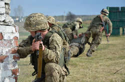 Через протистояння на Донецькому напрямку український військовий отримав поранення