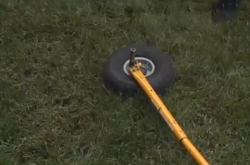 Под Киевом вертолет уронил с неба «лишнее колесо»