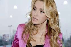 Народная артистка пожаловалась, что сорвали её русскоязычный спектакль