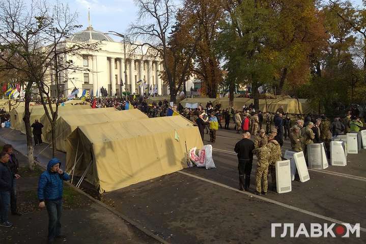 Палаточный городок возле Рады остался: ситуация на утро