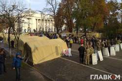 Палаточный городок возле Рады остался: ситуация на утро