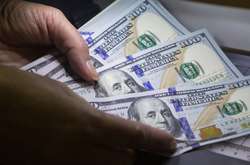 Російські олігархи намагаються врятувати свої кошти від санкцій США