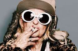 «Краду ваших мужчин с 1928 года»: В сети нашли самую гламурную бабулю