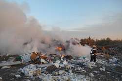Возле аэропорта «Борисполь» загорелась свалка