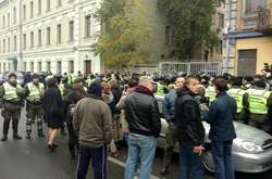 Возле Святошинского райсуда