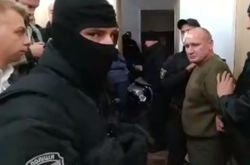 До Святошинського суду приїхали медики, щоб оглянути Коханівського