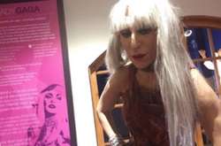 Как инопланетный таракан: Поклонники раскритиковали восковую фигуру Леди Гаги